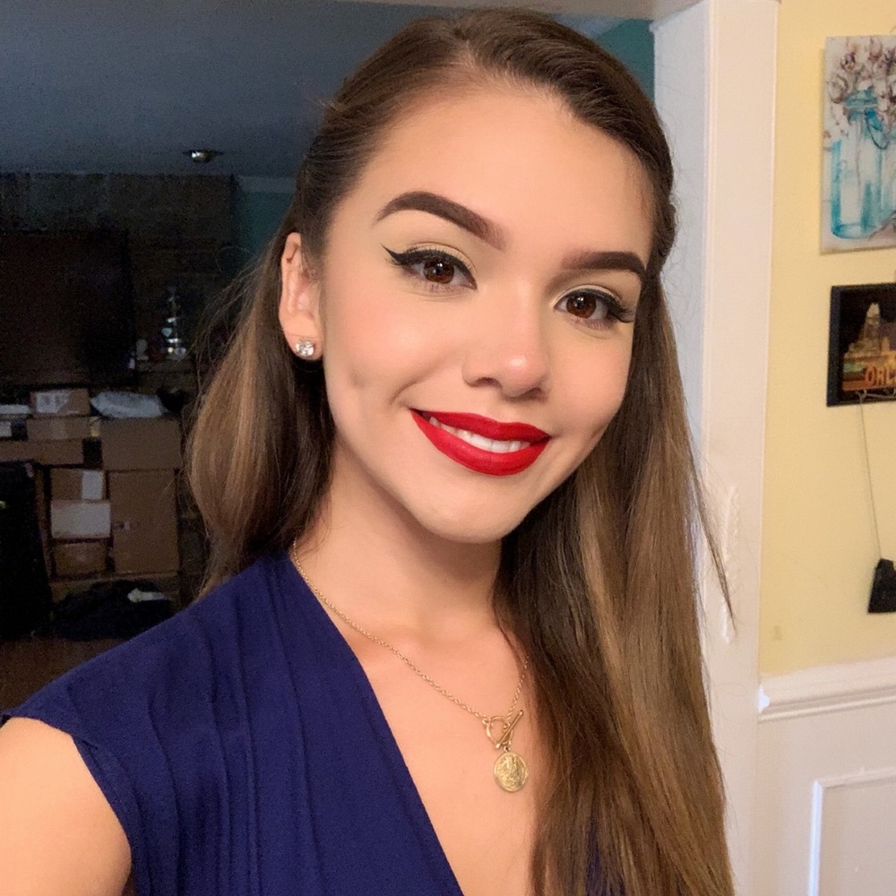 Meet your Posher, Mayra